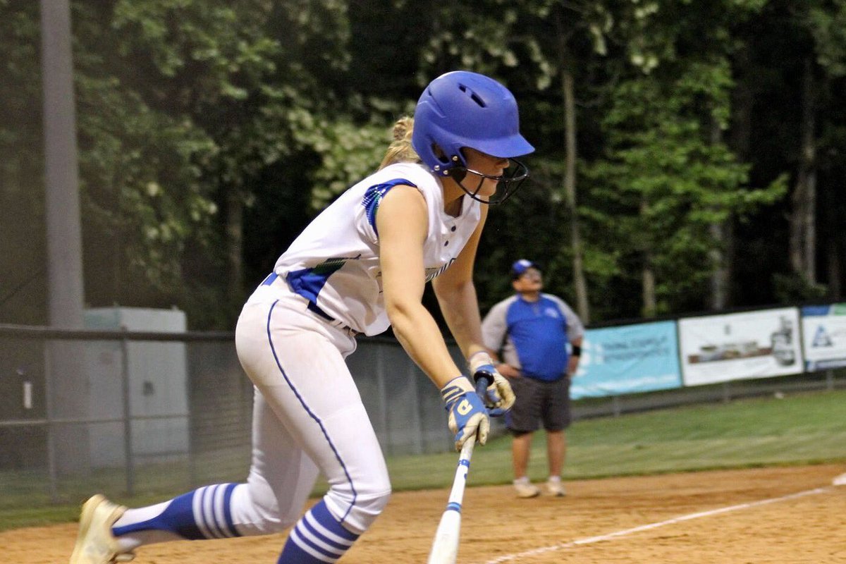 SLHSVSOFTBALL's tweet photo. beat langley 13-0 in the semi-finals tonight, moving onto the championship friday night vs. mclean!! shoutout maija for hitting another bomb 💣 and aly for throwing another perfect game!! #SLrising 💙💚 https://t.co/rsKE7I2uv3