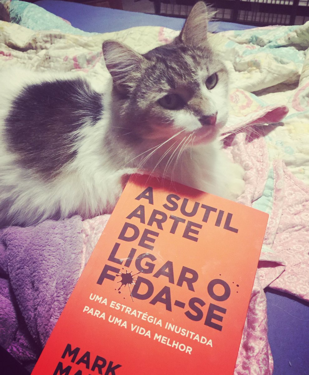 Flaviacsouzza's tweet photo. Sério, eu acho que meu gato já leu esse livro!! 😂😂
.
.
#boanoite #boraler #gatotranquilo #leitura #recomendo #livro #ASutilArteDeLigarOFodase #markmanson #intriseca #dica #bestseller #literatura #mundodoslivros #cultura #leadership #coach #blogger #Campinas #Sp https://t.co/yNZQBHMORL