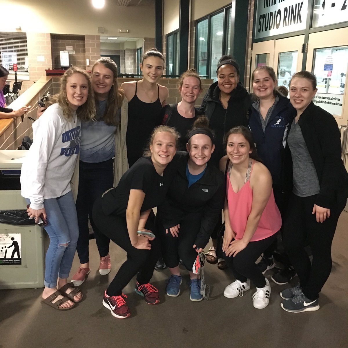dcedgemom's tweet image. Alumni @DCEDGEsynchro visiting with their buddies at spring training tonight! #icantbutwecan ❤️❤️❤️