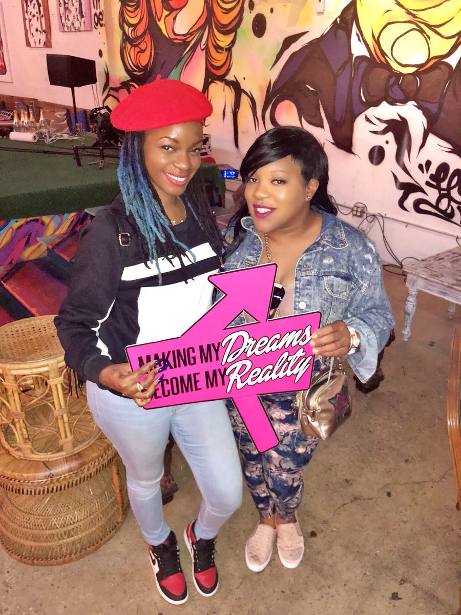 EMPRESSRAW's tweet photo. I love me some @Rockstarr_Diva #PrettyHustla for real 😍😘🤞🏾 https://t.co/vQPRuWK6Ay