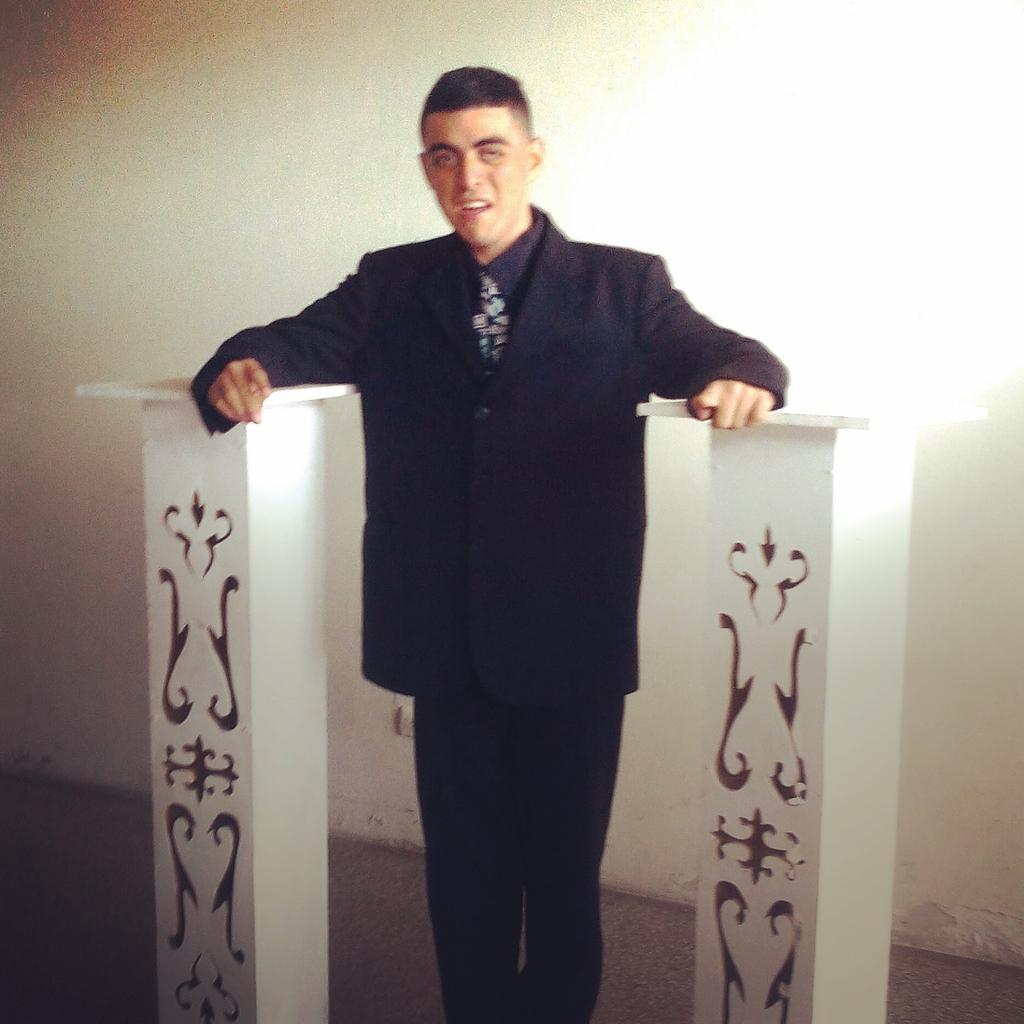 PeeNirgua's tweet photo. Un hasta luego para nuestro querido compañero Fredy @ElSistemaNirgua con sus notas despidió a Fredito a un mejor lugar..#siempreconnosotros @elsistema @MendezLeo06 @SALMARAT https://t.co/Y1m3CLB2qr
