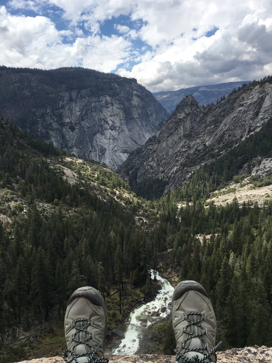 anachiritescu's tweet photo. What I call: being on top of the world :-) #yosemite #nevadafall #california https://t.co/PTYDK2Ar9Z