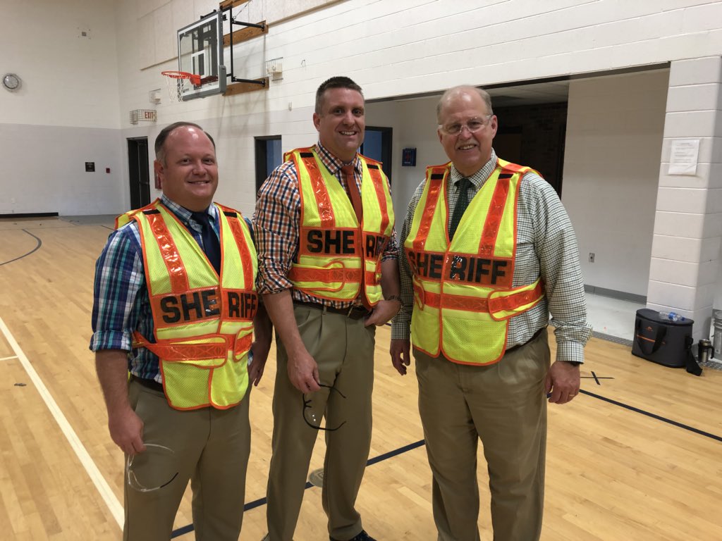 gmullins3's tweet photo. Active Shooter Training with two good guys today!
Thank you Wise County Sheriffs Office! #scottkiser #markgiles https://t.co/voDWNiAaqi