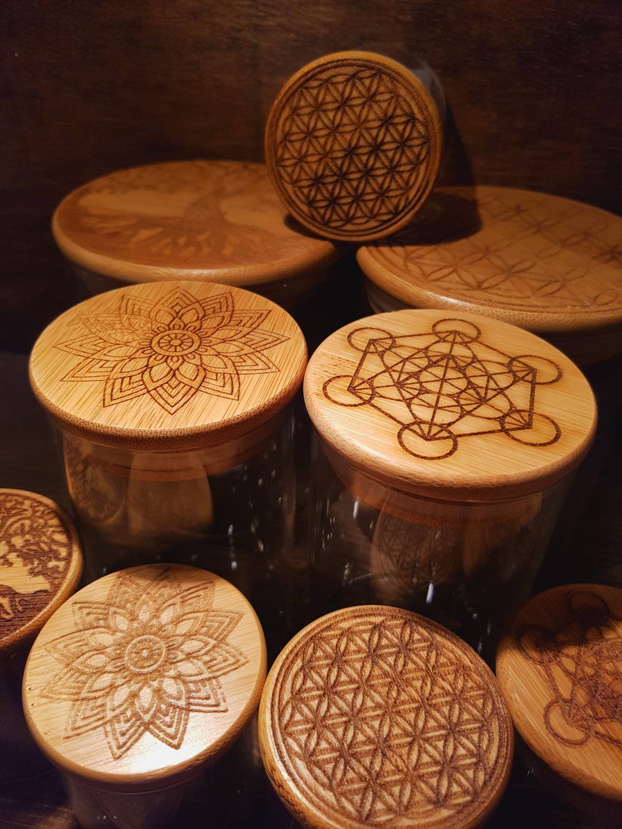 PuffCanada's tweet photo. New glass storage jars for all your safe keeping! Wonderful stylistic bamboo lids to get your spirit lifted, while you keep your space organized. ππ
#puffcanada #bamboo #keepitfresh #mandala #treeoflife #floweroflife #metatron #weshouldsmoke https://t.co/upcvXUE3Ej
