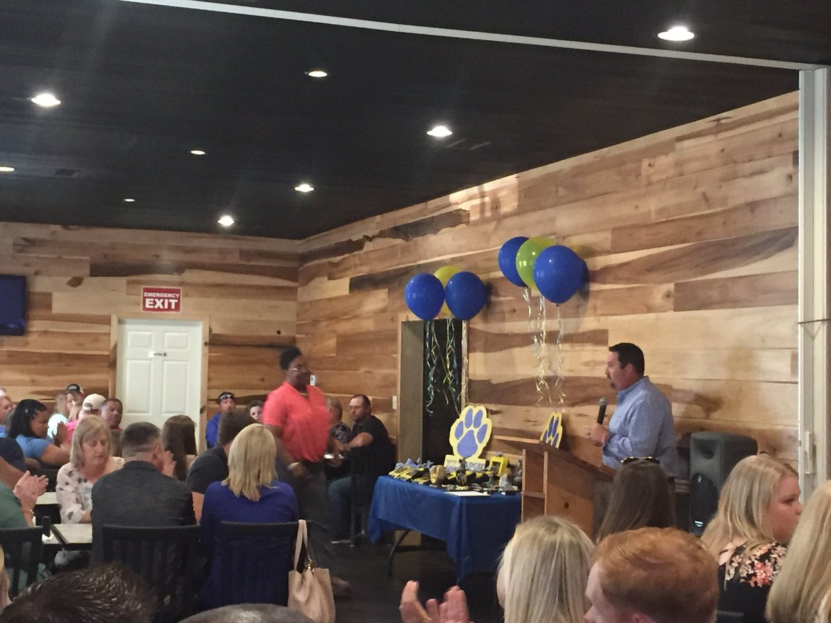 ColumbiaHigh1's tweet photo. Tonight was great, as we celebrated the CHS softball team’s successful season with an awards banquet! The future is bright for these ladies and coaches! #B12CATS https://t.co/5ekV1lm0wl