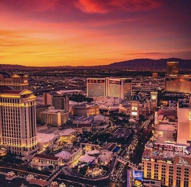 CaesarsPalace's tweet image. Happy Birthday to the @CityOfLasVegas! 🎂✨