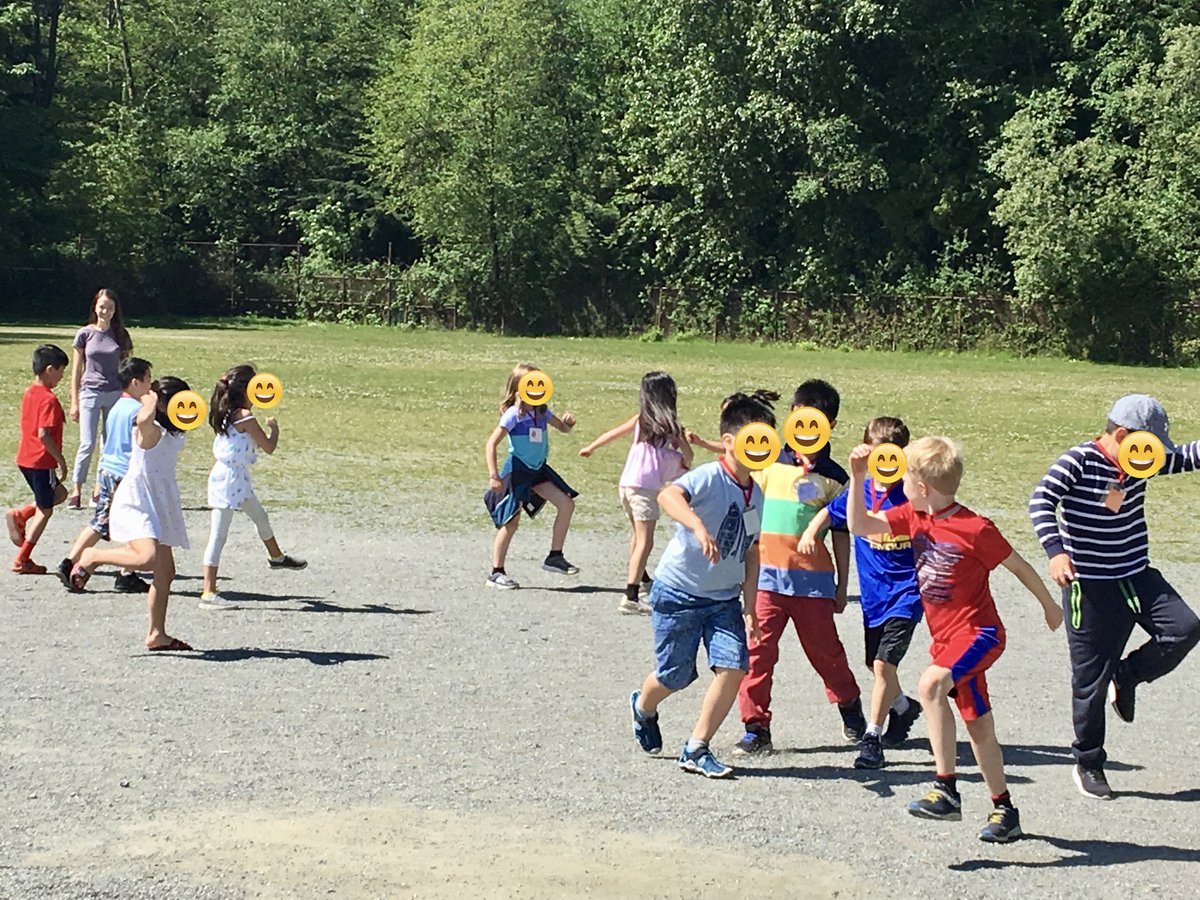 paigezeniuk's tweet image. A scientist visited our class today to kickoff our new UOI on Natural Forces! Students were thrilled with the variety of active, hands-on activities; "guess the natural force," act-out-the-molecule, making rain &amp;amp; packing our safety suitcases! Thank you @scienceworldca! #swSIS