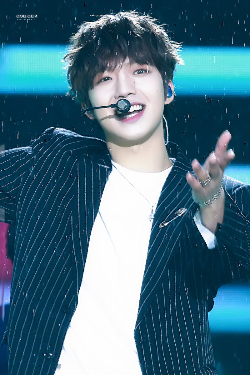 YOUAREMYPACA's tweet photo. 180512 드림콘서트 고화질

#영민시
💎마이 다이아몬드 보이💎

#임영민 #엠엑스엠 #limyoungmin #MXM @bnmboysofficial https://t.co/dTIvv5SbKO