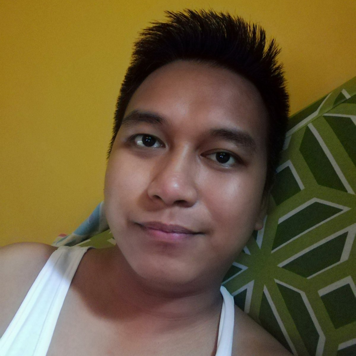 Berdz14's tweet image. tadaaaa!!!! welcome back twitter world. 😀 😴 #hibernatemode #nyelpi #oilyfacetho #makuhakasatingin ☺️ #cgelangsandalkalang