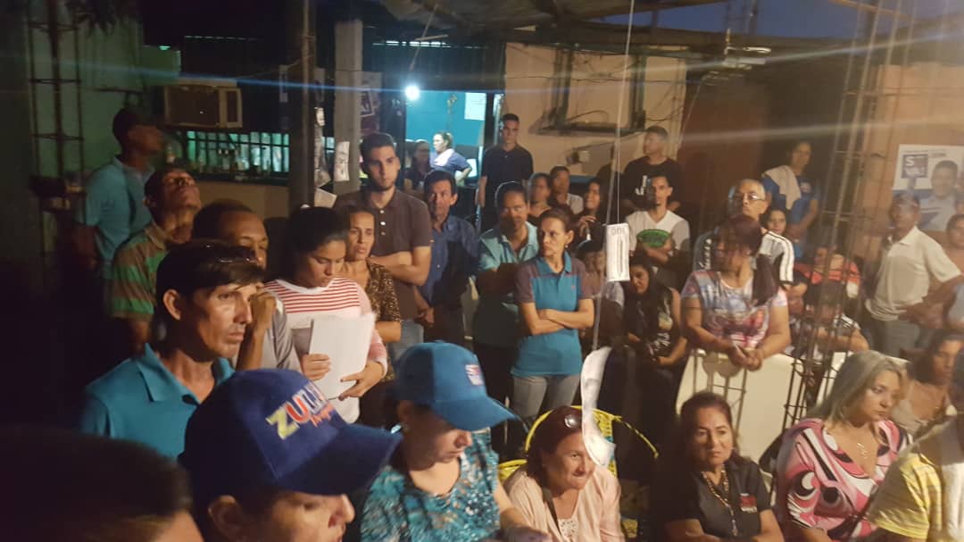 TuVozConFalcon's tweet photo. Estructura del voluntariado #Zulia con @HenriFalconLara  .Parroquia Cristo de Aranza en Maracaibo. @trafficMcbo @alcabalasmcbo #15May https://t.co/HaLN6bvCuv