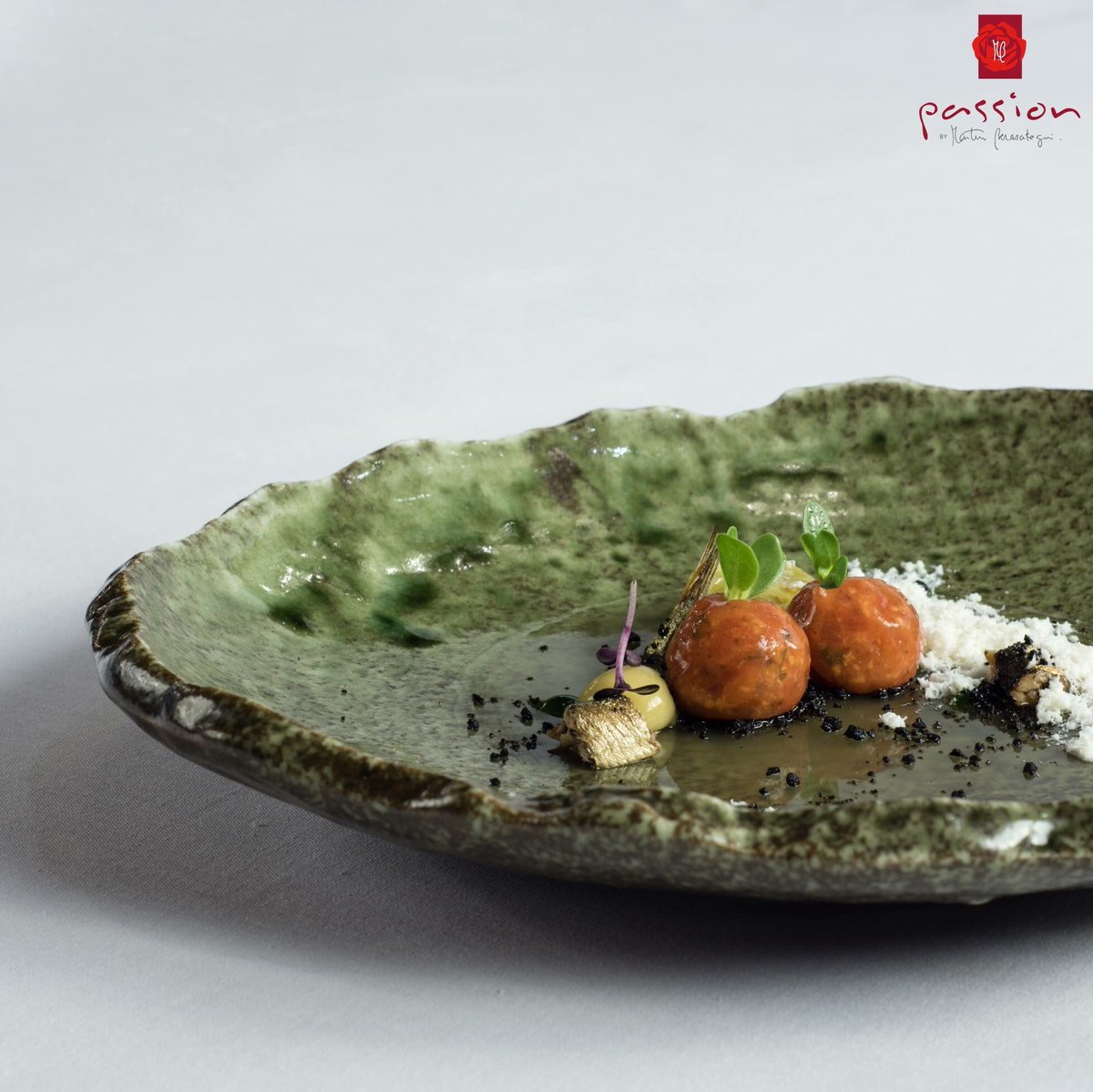 PassionbyMB's tweet photo. Una mirada que seduce hasta el más íntimo sentido.

A look that seduces even the most intimate sense.

#passionbymartinberasategui #5diamonds #martinberasategui #foodie #finedining #foodporn Martín Berasategui 

Reserva aquí:
Tel: +52 (984) 877.39.00 https://t.co/GKU48jkZsY