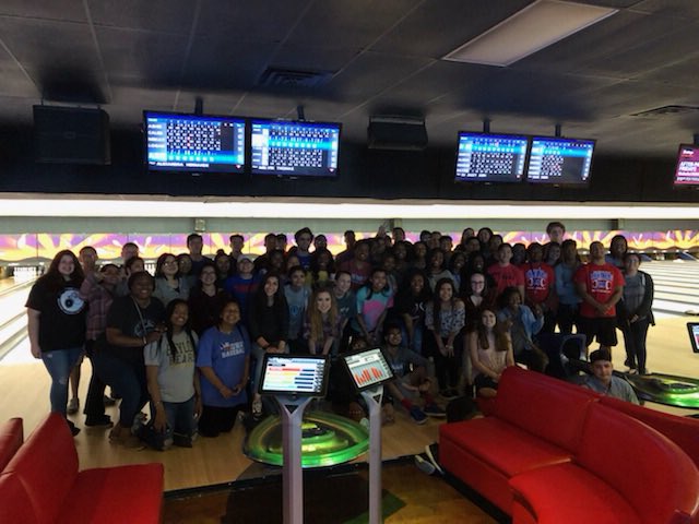 MidwayHSAVID's tweet photo. Great college &amp; career interaction &amp; exposure @Yes2youth_expo today. Team building (bowling) ended our day. #ThisIsAVID #21stcenturyskills  #collaboration https://t.co/OJWBMSmdA6