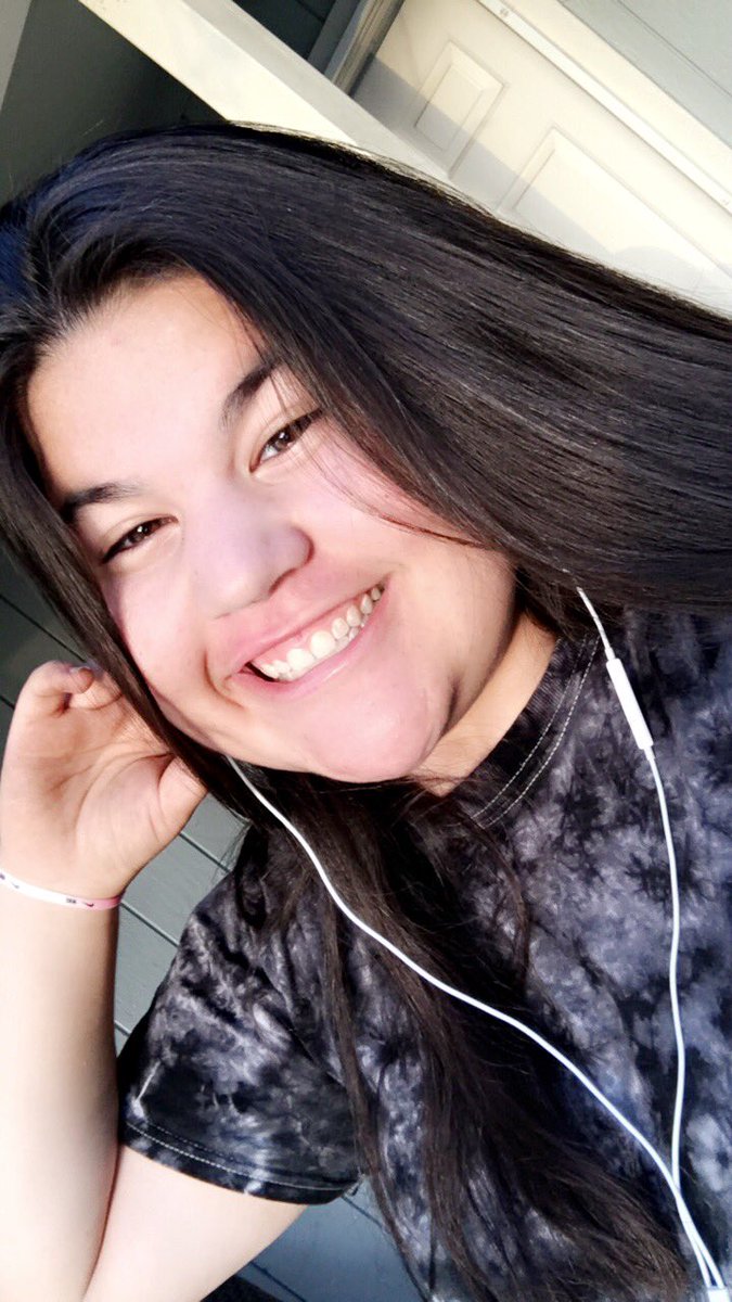 ethanssbaby's tweet photo. nothing but smiles on this beautiful tuesday.💛‼️✨ #DolanTwinsTuesday #TuesdaySelfie #DolanTwinz #DolanStan @EthanDolan @GraysonDolan https://t.co/Qmwan6aYfy