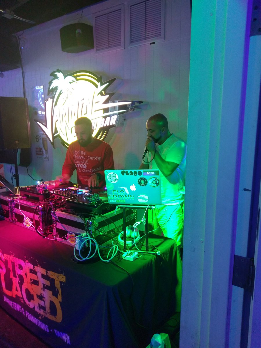 gmoney4980's tweet photo. Who can make the crowd lit?! Of course, the one &amp; only @DjDonPablo with #DJFlaco! @StreetLacedDJs #StreetLacedDJs #SoMuchGlo https://t.co/WjPgMY1748
