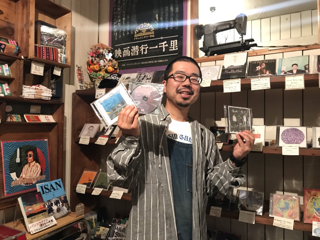 microm_zantou's tweet image. stillichimiyaの直売店「大平 BIG FLAT」にCD置かせていただきました！

塩山の残党、Time Over、BLACK DISKの3枚です！

他にもstillichimiyaのCD、DVD、オリジナルグッズやレコードがあります！
店長の大平さんありがとうございました！！！

#大平 #bigflat #stillichimiya #yamanashi #hiphop