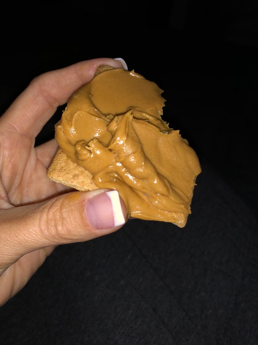wjrandell's tweet photo. Best late night snack!! #PB&amp;G #nomnom https://t.co/r3oKGr76np