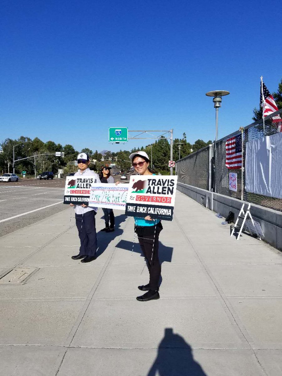 zuzu2007's tweet photo. We support what we believe！@JoinTravisAllen #TakeBackCalifornia #TravisAllen4CAGovernor #OptOutOfSanctuary #ChineseforTravisAllen
#chinesefortrump @AllenVolunteers https://t.co/PUywl1xMqB
