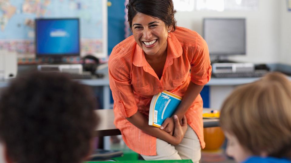 edutopia's tweet photo. 8 epic ideas for ending the school year! Give your students a year-end send-off that celebrates their learning, the moments you’ve shared, and the time you have left. https://t.co/ZRkvPBNPry https://t.co/ZjVWVsVanp