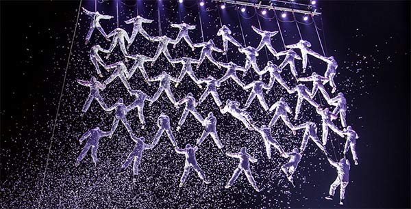 helsinki's tweet image. #Taiteidenyö'n 23.8. huipentaa yli 40 helsinkiläisen muodostama huimapäinen ihmisverkko, joka rakentuu Senaatintorille. Uskallatko hakea mukaan? Haku käynnissä toukokuun. helsinginjuhlaviikot.fi/human-net-esii… #HumanNet helsinginjuhlaviikot.fi/ohjelma/la-fur…