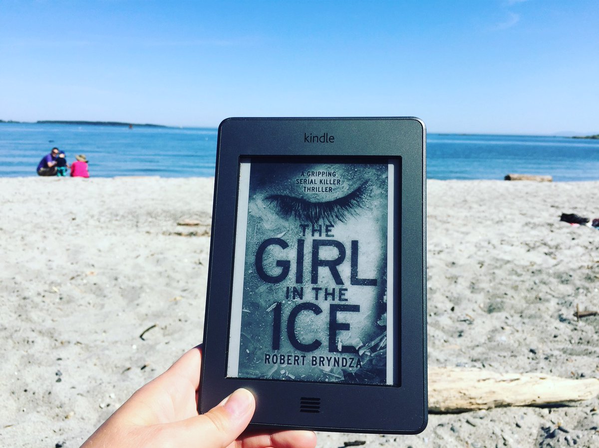 A Beautiful day at #willowsbeach to start a Chilling Read @RobertBryndza #TheGirlInTheIce #SpringReading #beachreading