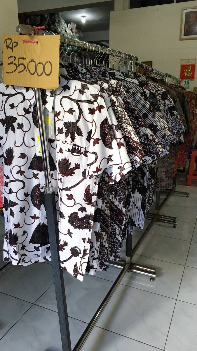 OfficialWaskito's tweet photo. Yg lokasi d surabaya bisa dtg ke markas. DM utk lokasi nya. 
Harga batik termurah dengan kualitas yg g murahan. Promo selama bulan puasa aja! 
Harga start Rp 35.000,- tidak berlaku utk pembelian online. #surabaya #promobatik #batiksale #batiksurabaya https://t.co/aekhWfIG7d