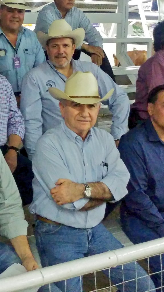 oleafontes's tweet photo. El Ing. Héctor Platt, pdte. de la UGRS, participó en el cierre de la calificación de ganado, en el marco de la #ExpoGan2018.
@hectorplattm https://t.co/8g1Fc7xlHg
