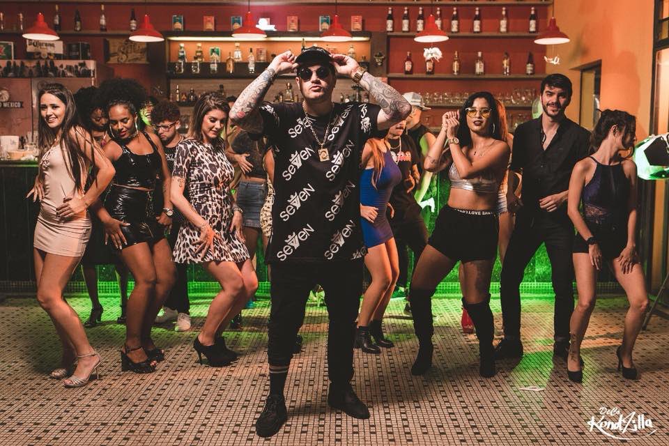 djSparapane's tweet photo. #arriba ! O mais novo #single de #McPack esta vindo aí!
Ansiosos pra verem?
Pois fiquem atento!

#Funk #Music #tequila #Pop #mexico #kondzilla #Dj #models #brasiliani #dancer #うた ＃さんパオロ #track https://t.co/f3bpp1nFRw