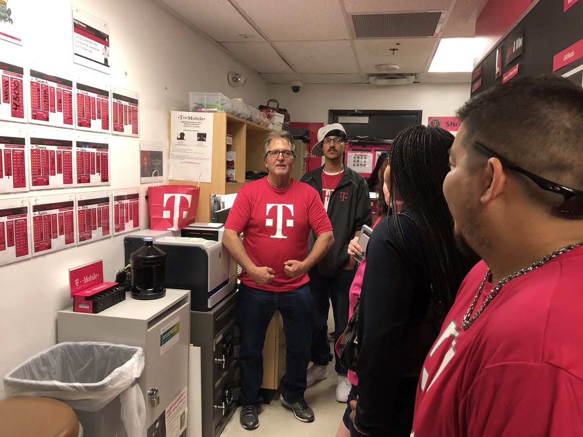 <a href="/ColleenT1003/">Colleen Thomas</a> &amp; Westfield Culver City CRUSHES 💪 76.9 NPS means they are totes #CustomerObsessed  Walter reppin his #OPSession 👊 #WinForeverLA #SWisBest #flexin 
@magentatiffany @BryanThompsonSW