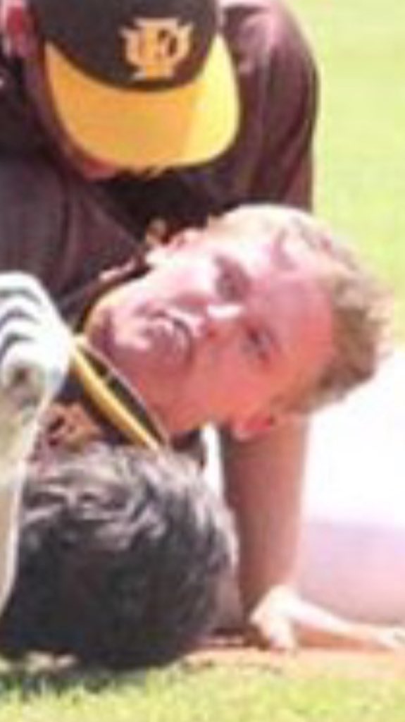 Studentsofthe_U's tweet photo. Show up and make people smile like @Cade14_Bell or... skip and make them angry like @32Joshbasil 

Your choice😑 https://t.co/IszRKsnh98