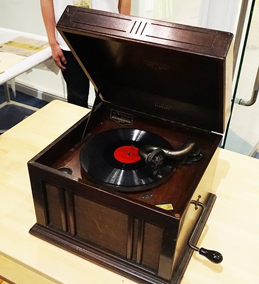 レトロな六角蓄音機、鉄芸模型道具、古いレトロなレコード 直せれ レトロな六角蓄音機、鉄芸模型道具、古いレトロなレコード 直せれ