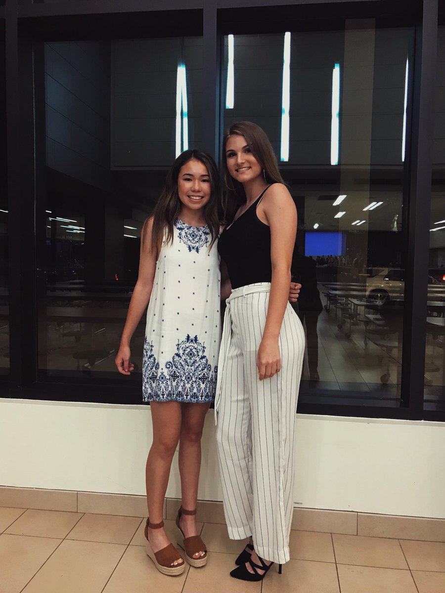 gigigrayy's tweet photo. we love track https://t.co/iesnGS8SO2