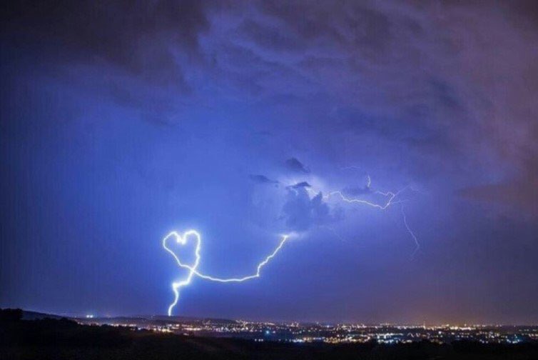 마블덕후들 날씨에 따라 실시간으로 탐라 바뀌는거 뻘하게 웃김,,,,,,

비오면 > 김토미 엄브렐라 영상 폭주
천둥치면 > 토르 내한왔다!!!!!!! 폭주