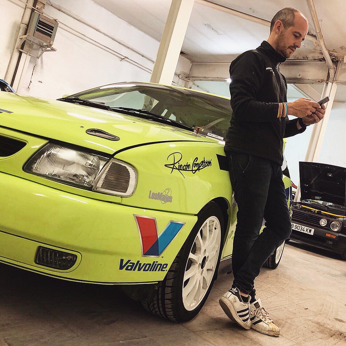 MickyLabarias's tweet photo. Aparcamos el Peugeot de Rally de @gc_motorsport para viajar a Malaga ✈️ , este fin de semana al circuito @ascariraceresort 🏁donde disputaremos las 24horas

▪️#magnegraf ▪️#transportespalausl ▪️#diametralnicron ▪️#blackdetail ▪️#doctorchip ▪️#isdelawschool https://t.co/774r4mSp08