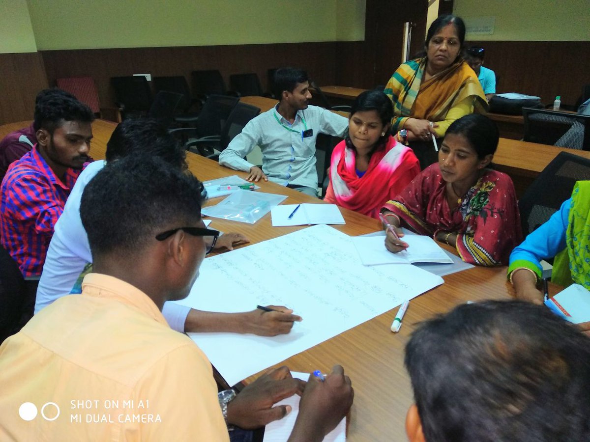 UNFPAIndia's tweet image. Together we can! Odisha's tribal youth discuss challenges and possible solutions at a brainstorming session at the pre-launch of #ProjectUday #pact4impact @RECLimited