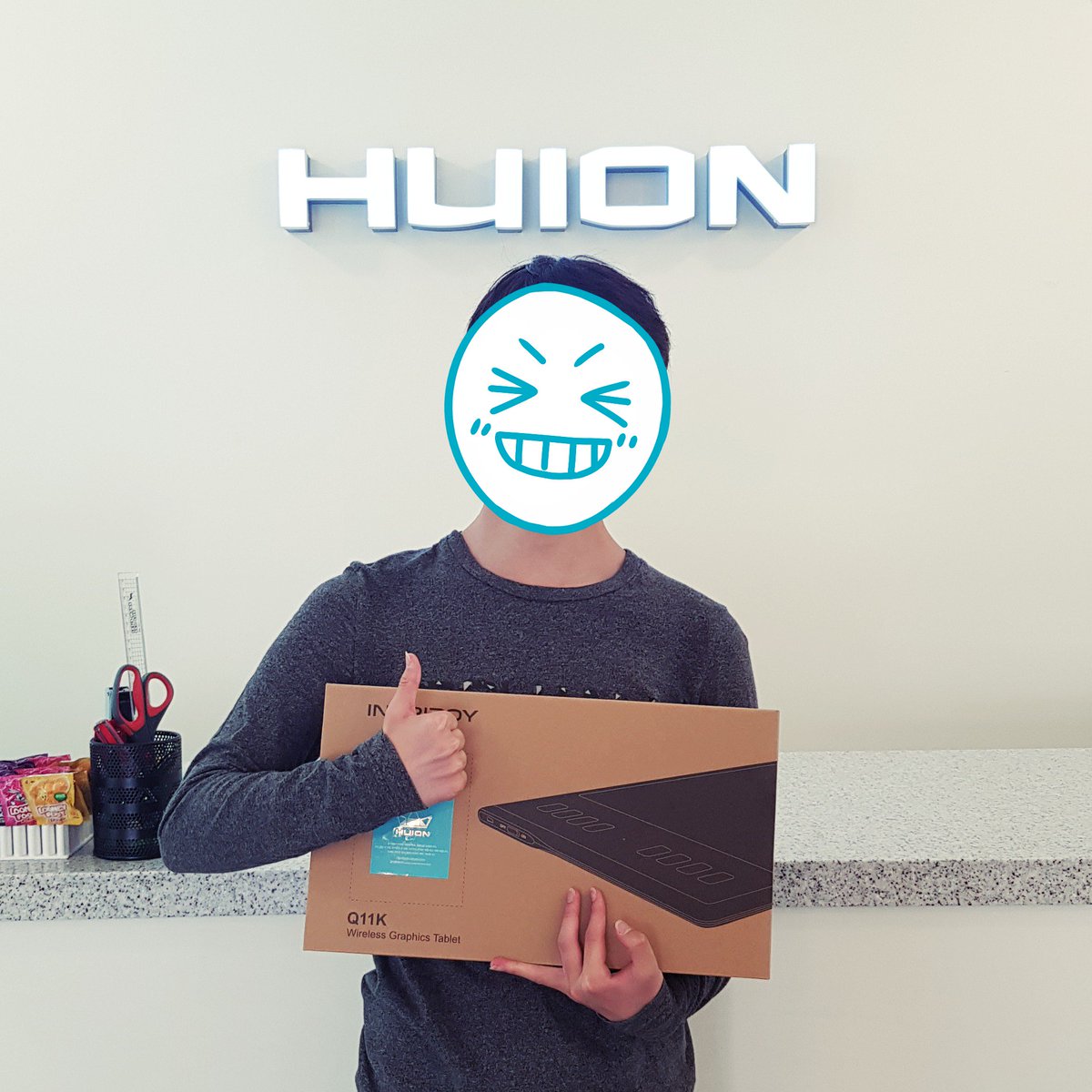 HuionBusan's tweet photo. 안녕하세요, 휴이온 부산점입니다!😁
저번 럭키박스 이벤트에 당첨되신 분들께서
당첨 선물을 받아가시는 모습입니다!🤩🤩🤩
너무 기뻐해 주시는 모습에 저 역시도 기분이 좋아지는 순간이었습니다.😄
앞으로도 이벤트를 계획해서 여러분께 더욱 다가가는
휴이온 부산점이 되겠습니다! 감사합니다! 😆 https://t.co/Qwtp9MByCr