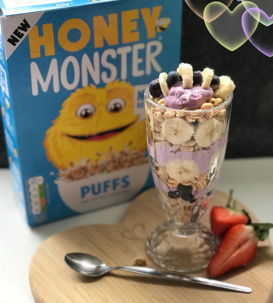 HoneyMonsterUK's tweet photo. Want to know how to make a Monsterfied Banana Breakfast Sundae? Of course you do!

20g Honey Monster Puffs layered up with sliced banana, blueberries and Icelandic Style yogurt. 

All hail the Pudding Queen! 

https://t.co/V1lpzJ4XrU https://t.co/snjZZ3EinU