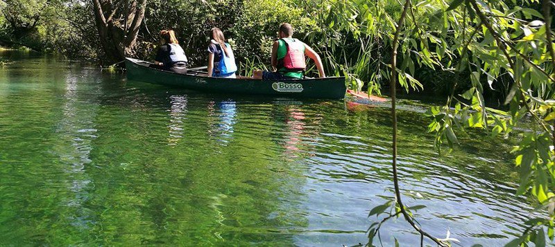 AbruzzoinRete's tweet photo. CANOA AL TRAMONTO SUL TIRINO, CON CENA VESTINA IL 17/05/2018 A CAPESTRANO #eventiLAQUILA #eventiABRUZZO #eventiCAPESTRANO #eventinABRUZZO https://t.co/2o7zQ7WXfG https://t.co/lYidFW3Jnr