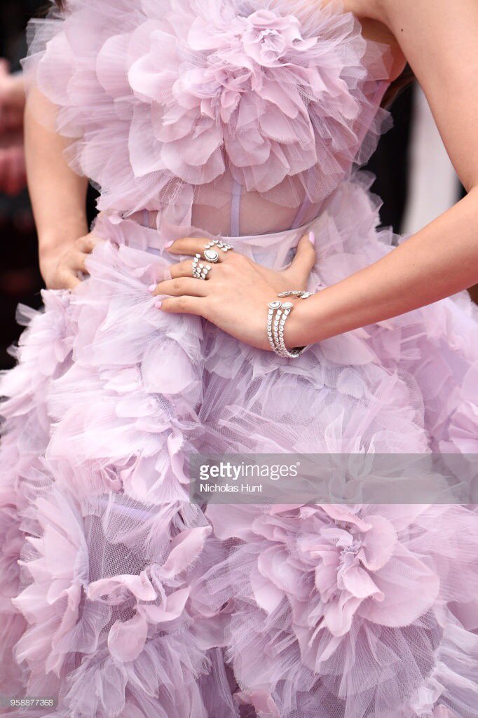 hyori_sunie's tweet photo. Jessica is the only Asian celebrity to be invited by high-end luxury French jewelry brand 'Messika' to attend #Cannes2018. She’s also the first batch of female stars to wear this haute collection 'Once Upon A Time', elegantly showcasing the beauty and charm of an independent lady https://t.co/8y78T1GhZY