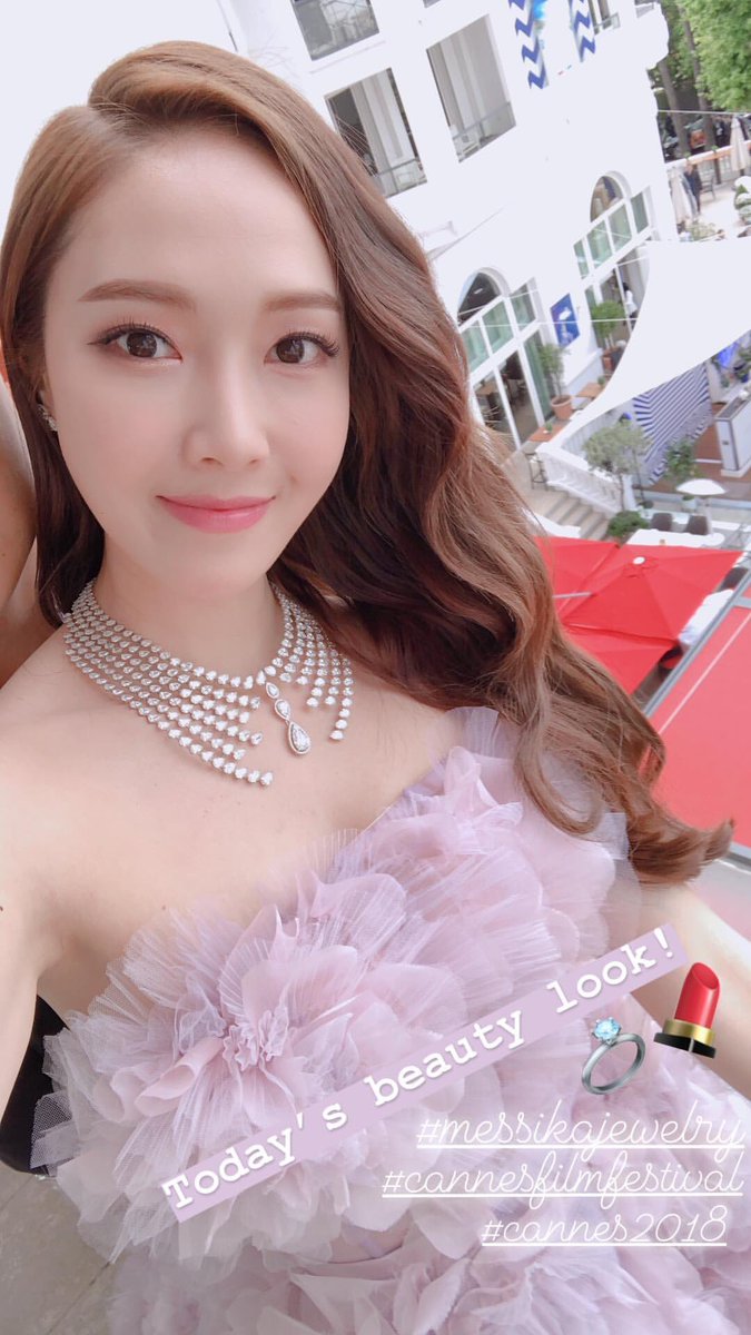 hyori_sunie's tweet photo. Jessica is the only Asian celebrity to be invited by high-end luxury French jewelry brand 'Messika' to attend #Cannes2018. She’s also the first batch of female stars to wear this haute collection 'Once Upon A Time', elegantly showcasing the beauty and charm of an independent lady https://t.co/8y78T1GhZY