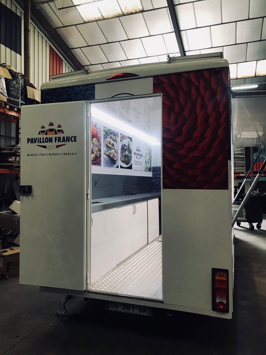 Réalisation d’un aménagement complet sur Master Renault
Modélisation 3D
Découpe carrosserie 
Aménagement intérieur complet inox 
Intégration de l’appareillage électrique 
Covering intégral 

Et tout ça pour l'agence Anim &amp; Sens