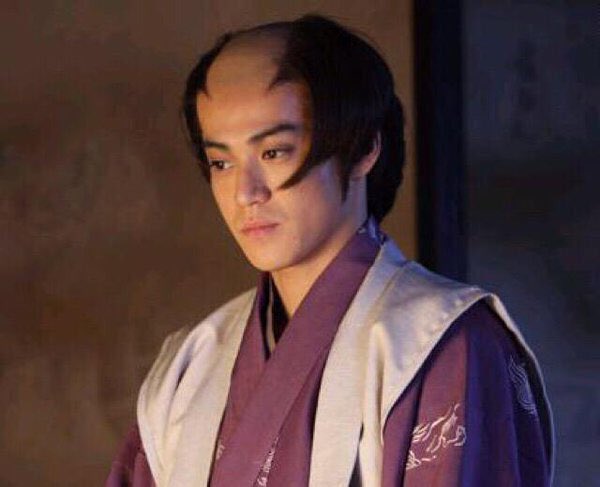 石田三成 V Twitter 左 石田佐吉 秀吉 右 石田三成 天地人 13年後に再び三成を演じる男 小栗旬 これ見た人は子役が成長した画像貼れ