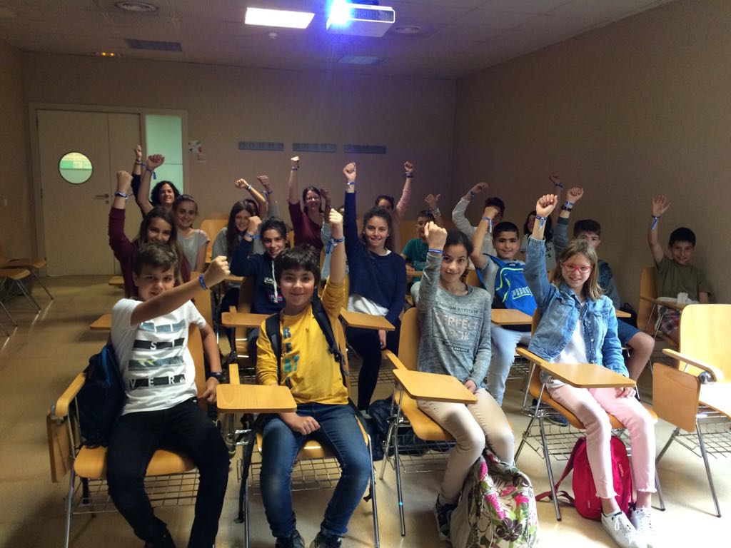 Gràcies als alumnes de sisè de l'escola El Cabrerès per la seva donació de 250€ per a la recerca del càncer infantil i per la visita als nostres laboratoris.