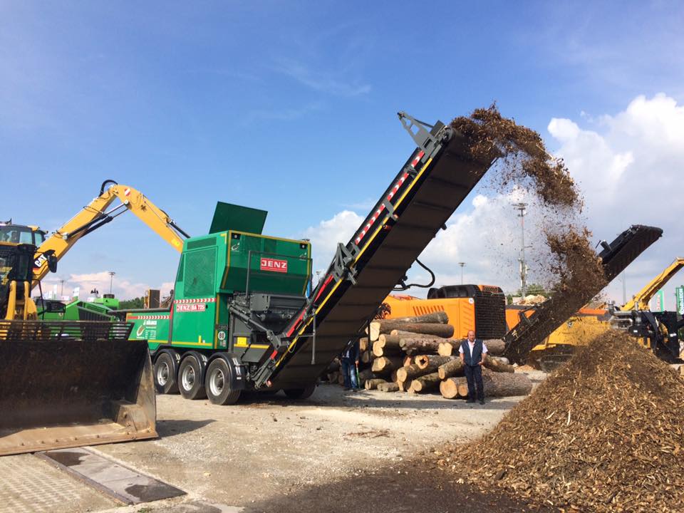 forsenmachinery's tweet photo. BA power at IFAT!
Don’t forget to visit Jenz on IFAT B6 room and VDMA promotional days until Friday.
#forsenmachinery #ifat #ifat2018 #recycling #jenz #sennebogen #backhus #rotobec #westtech https://t.co/EmGqtxuLJY
