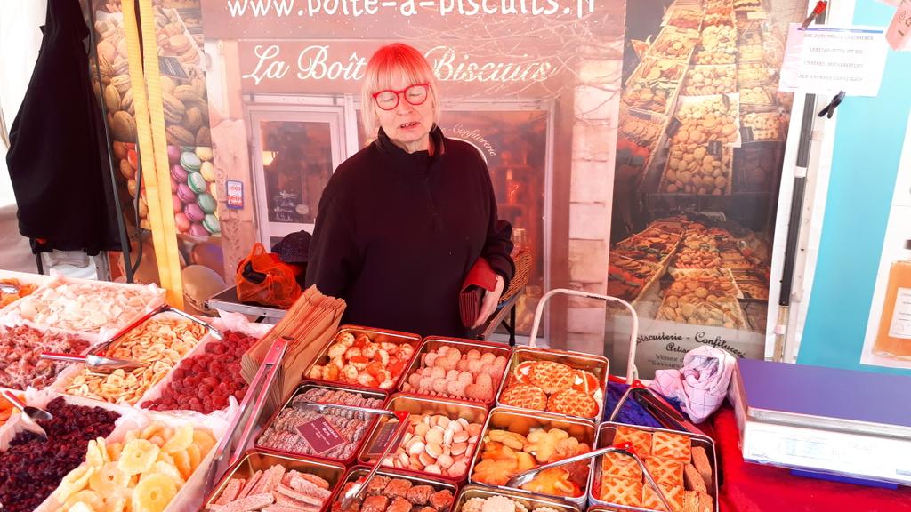 nn_lokales's tweet photo. Hier wird der #Gaumen verwöhnt- und die Nase ebenso: #französischer #Markt auf dem #Lorenzer #Platz https://t.co/mD6SsIyeL4