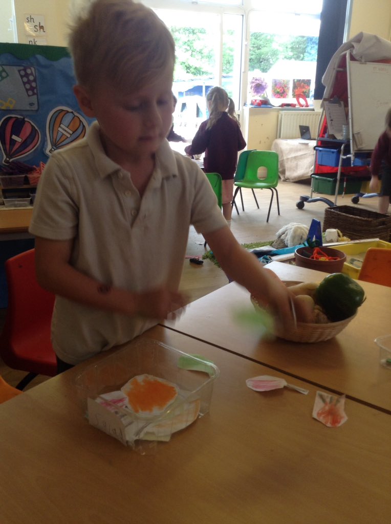missjenkinson92's tweet photo. I was maicing a froot salad! 🍉🍉🍍 - typed and sounded out by child 😬⌨ @AbbotsPrimary https://t.co/81gdshgHVv