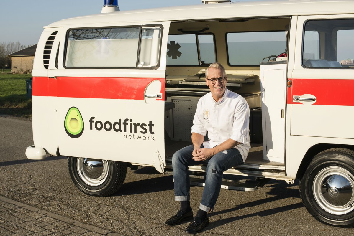 Morgen zijn onze chefs Rudolph van Veen, Bianca Janssen en Sandra Ysbrandy te vinden in Houten! Ze geven vanaf 9 uur advies over hoe gezonde voeding bijdraagt aan een vitale en gezondere levensstijl. Alle informatie lees je hier: bit.ly/2IpE1lm