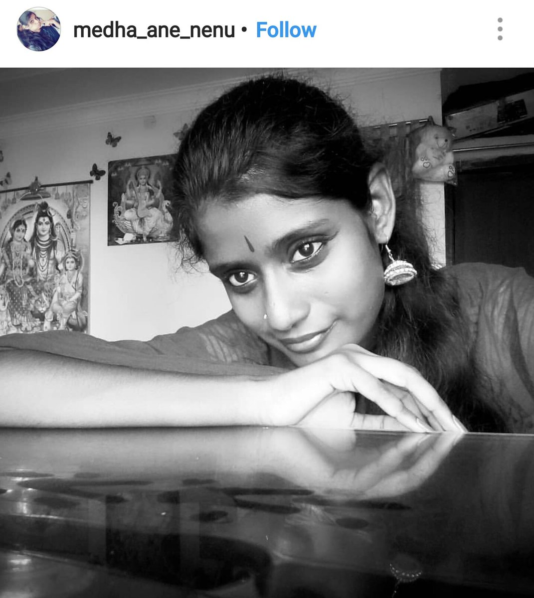 nadigaiyar_offl's tweet photo. We definitely know this pose 😍
#GoRetro https://t.co/6RohHFkbCp