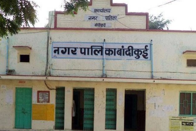 1stIndiaNews's tweet image. #Dausa #बांदीकुई : नगरपालिका बोर्ड बैठक चढ़ी हंगामे की भेंट, पार्षदों ने उठाए नपा में घोटालों के सवाल, निविदाओं को निरस्त करने का लिया फैसला, विकास कार्यों को लेकर आपस में उलझे पार्षद, बीते महिनों से चरमराई है सफाई व्यवस्था, #CTPT टेंडर को निरस्त करने का लिया फैसला...