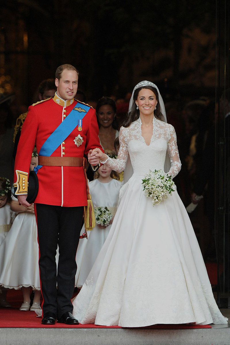 DemetriosBride's tweet photo. #KateMiddleton 's #AlexanderMcqueen dress might be the most well-known wedding dress in recent history. It reminds us of this stunning design from our sister brand #Cosmobella, with sophisticated, lace sleeves and long train. Is this your favorite royal wedding look?
#DEMETRIOS https://t.co/nBrS9l9i3B