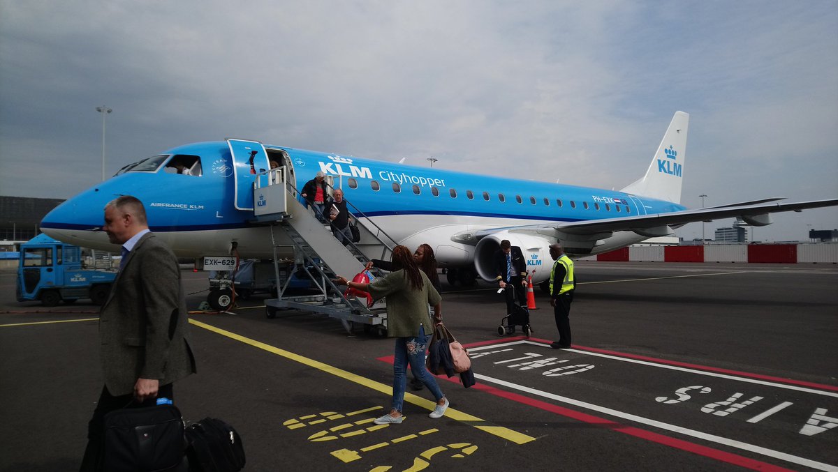 KethuHlengiwe's tweet photo. Premier vol en Embraer ERJ175 terminé ! Maintenant, c'est 2 heures à tuer à Amsterdam avant mon vol @AirFranceFR #AF1741 pour Paris CDG... https://t.co/M5uITi4KYM